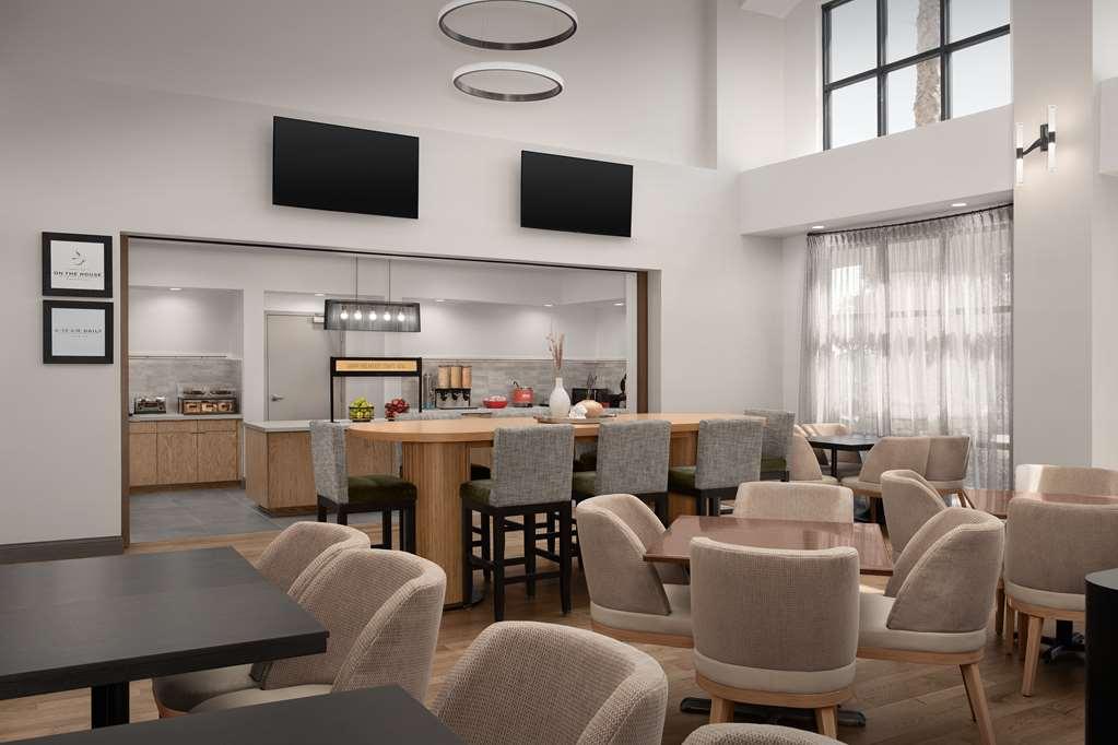 Hampton Inn & Suites Paso Robles Restoran fotoğraf